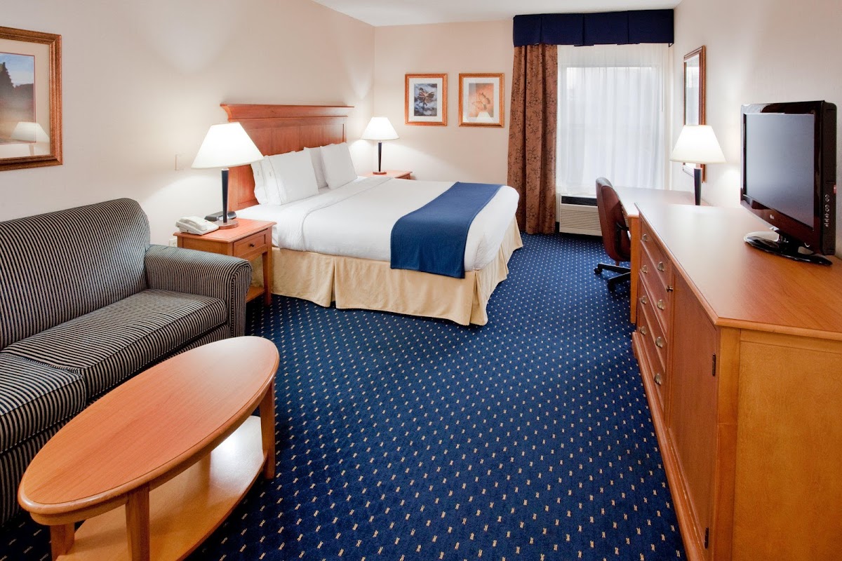 Holiday Inn Express & Suites Waynesboro-Route 340, an IHG Hotel photo 2