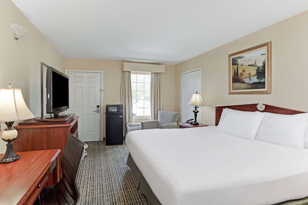 Baymont by Wyndham Sanford photo 2