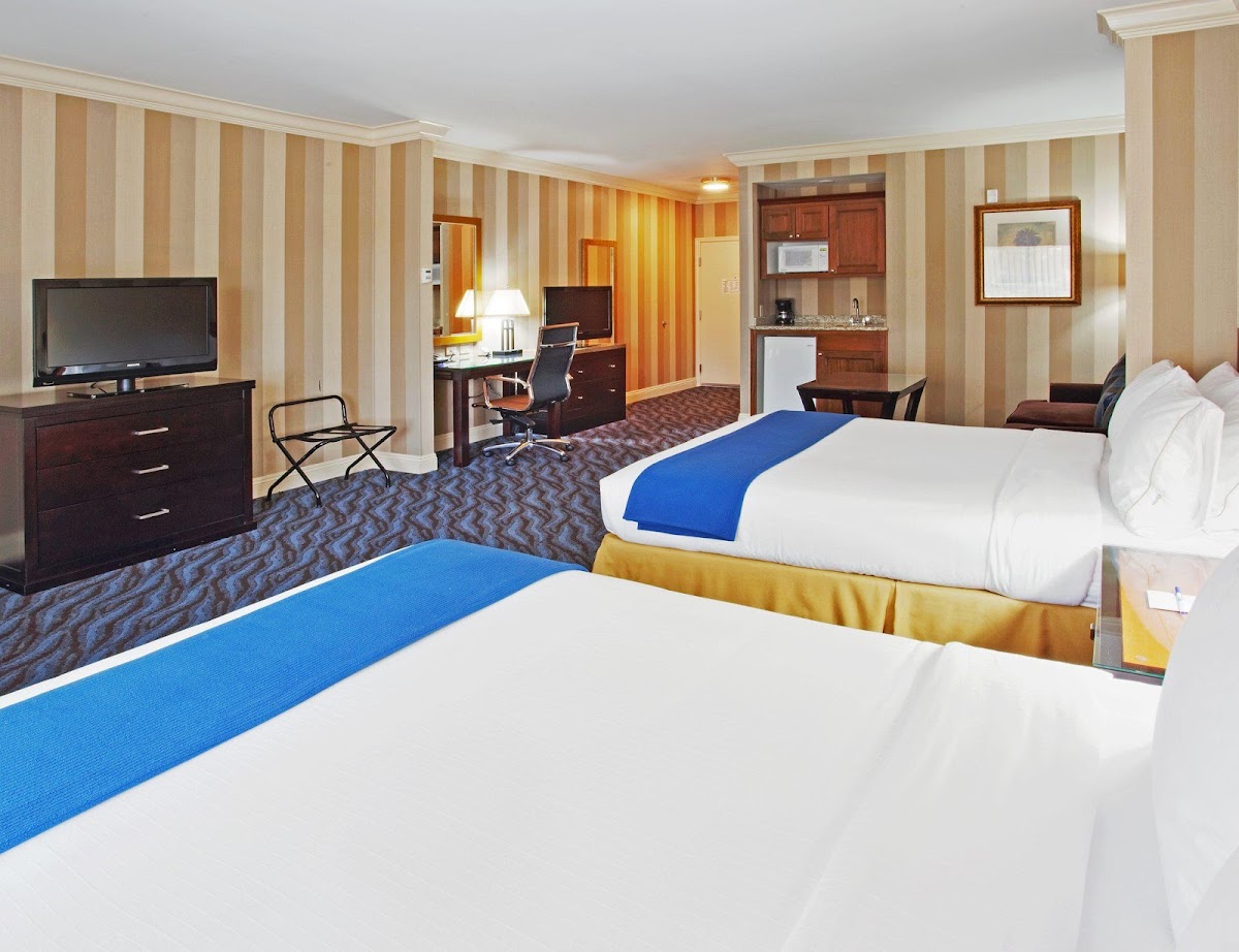Holiday Inn Express & Suites Santa Cruz, an IHG Hotel photo 2