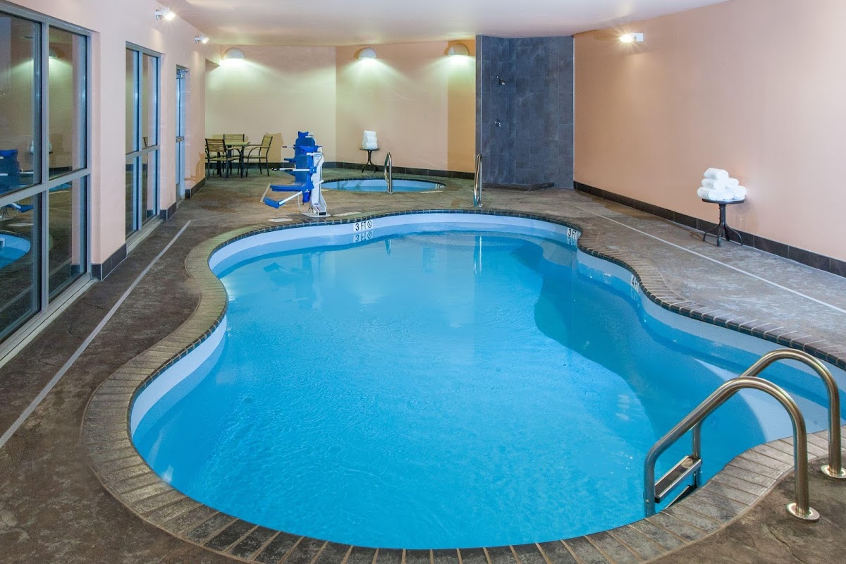 Baymont by Wyndham Grand Forks photo 3