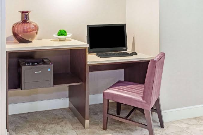 La Quinta Inn & Suites by Wyndham Lubbock West Medical Centr photo 3