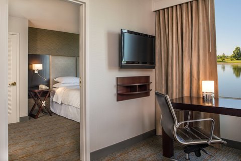Sheraton Suites Chicago Elk Grove photo 2