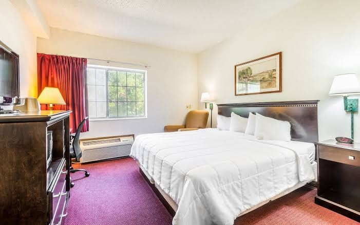 Wamego Inn & Suites photo 2