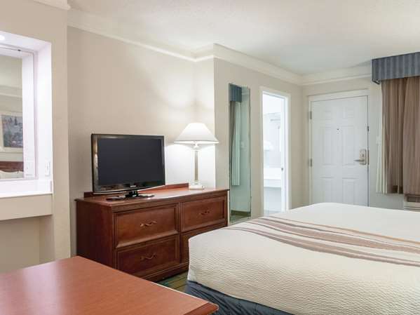 La Quinta Inn by Wyndham New Orleans Veterans / Metairie photo 2