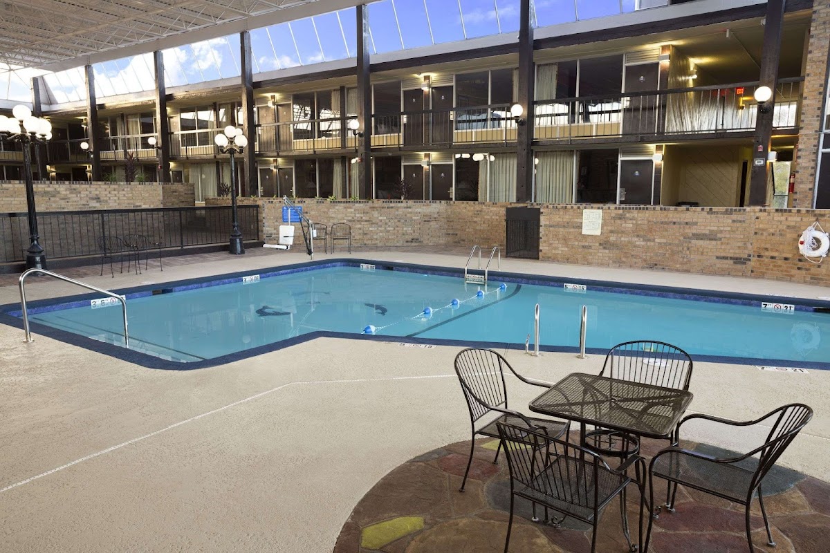 Days Inn by Wyndham Henryetta photo 3