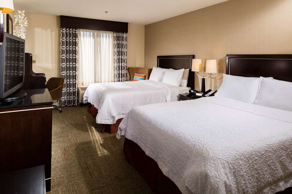 Hampton Inn & Suites Las Vegas South photo 2