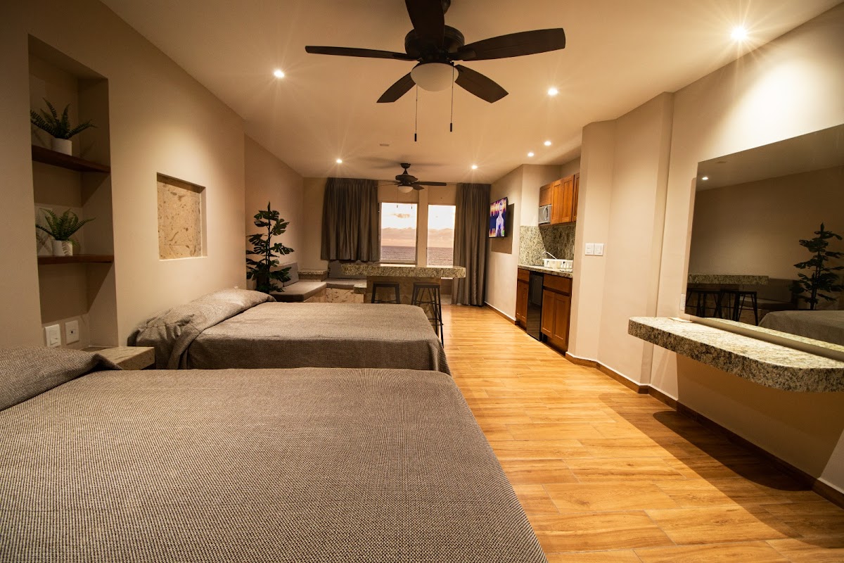 Del Real Hotel & Suites photo 2