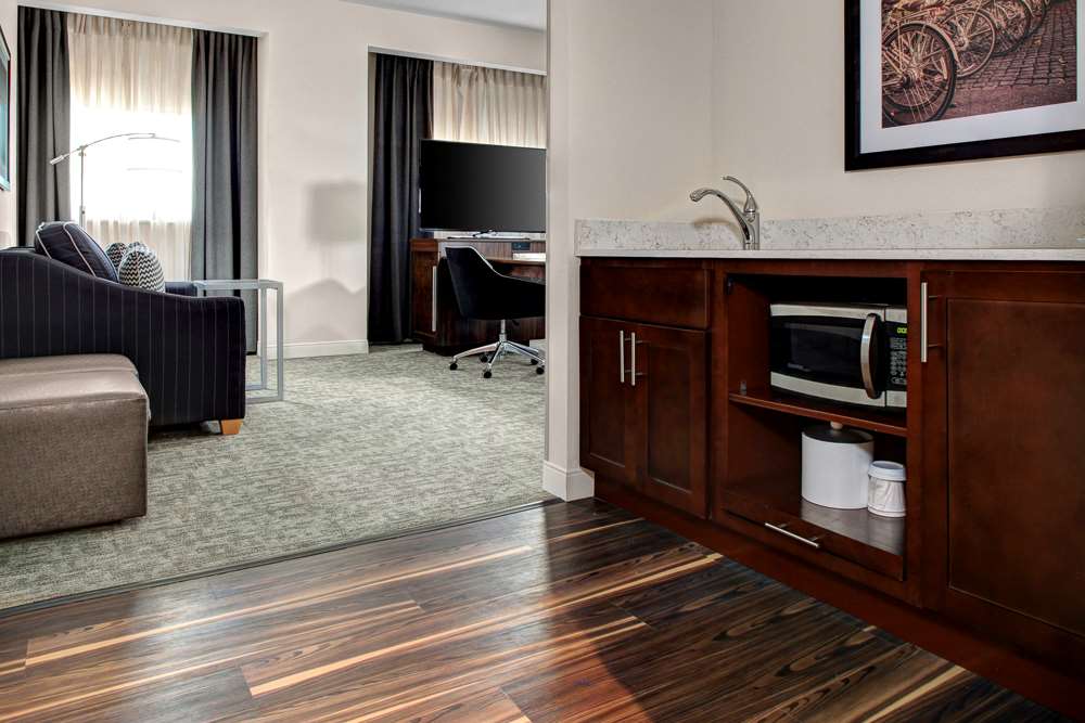 Hampton Inn & Suites Richmond - Downtown photo 2