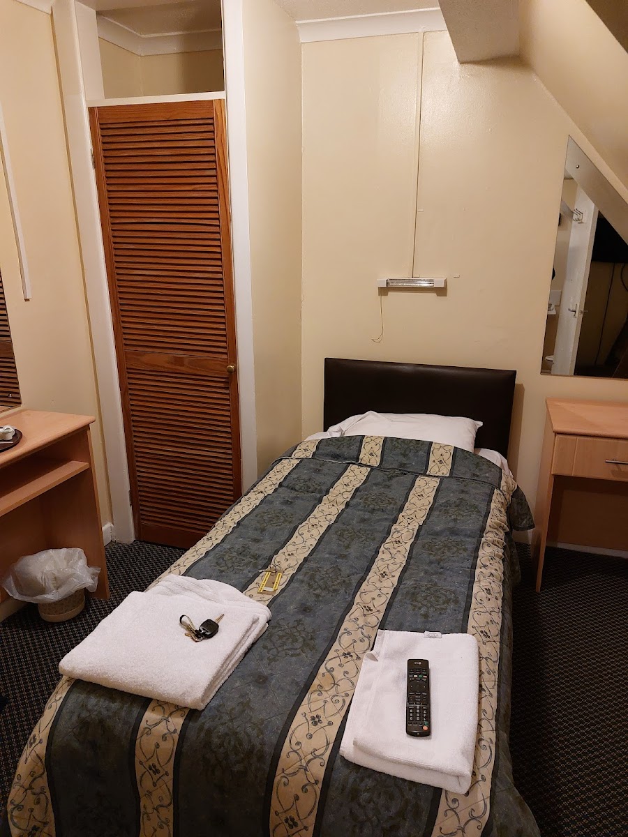 Elmhurst Hotel photo 2