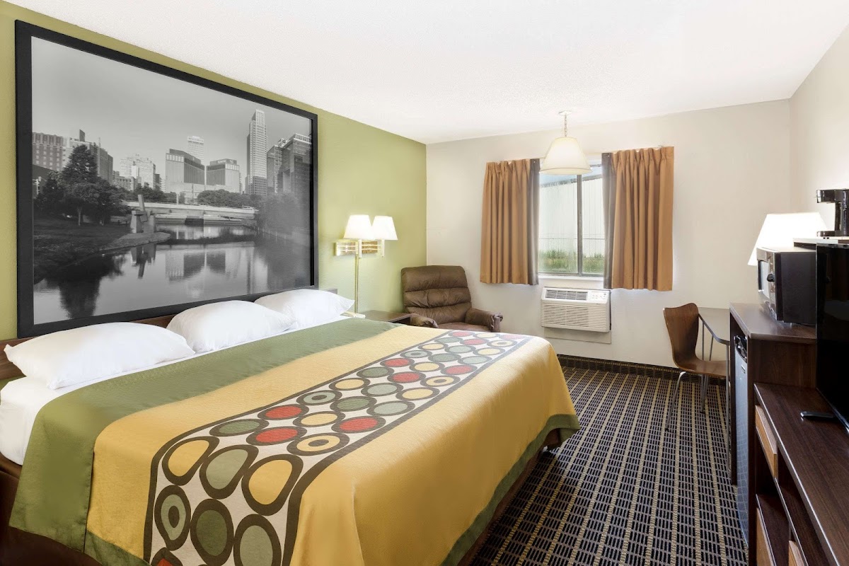 Super 8 by Wyndham Norfolk photo 2