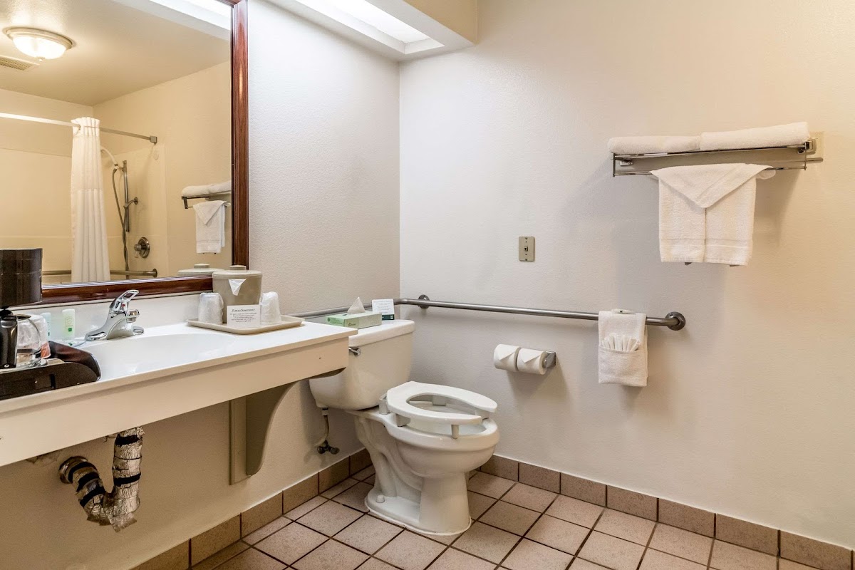 Quality Inn Fresno Near University photo 3