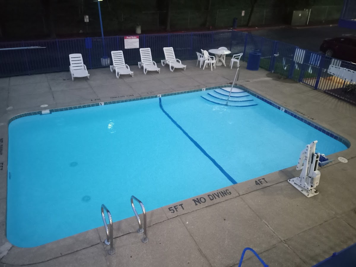 Travelodge by Wyndham Grand Rapids North photo 3