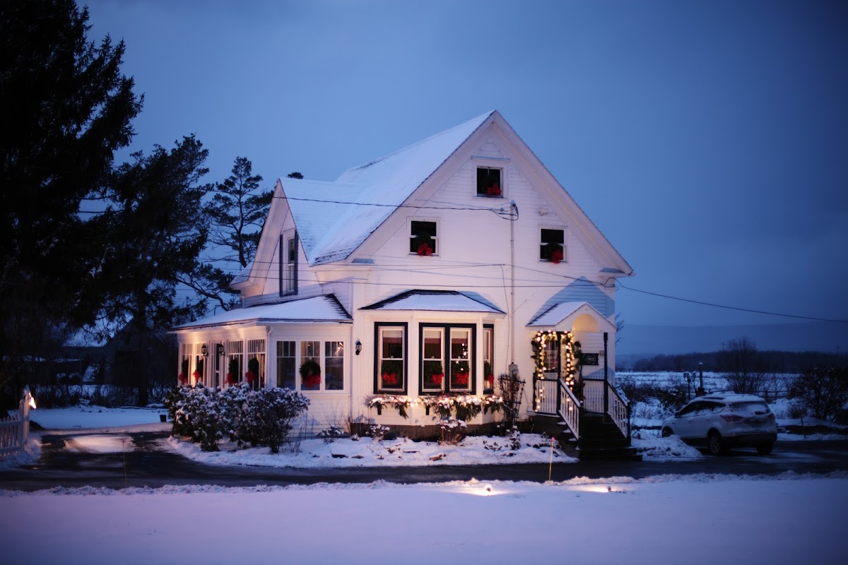 Carleton Inn and Cottages