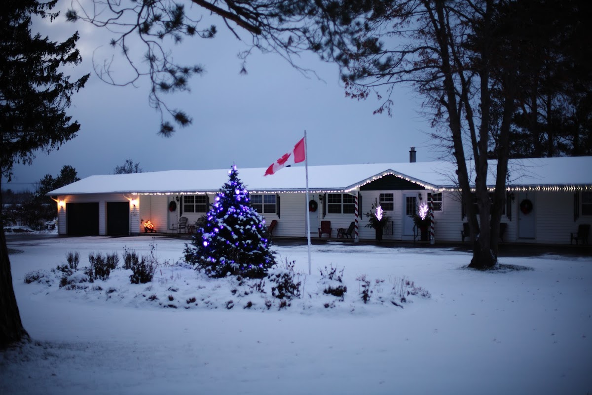 Carleton Inn and Cottages photo 3