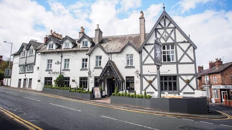 De Trafford Arms Hotel