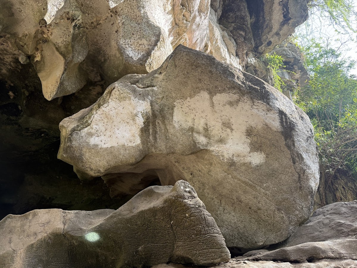 Amboni Caves