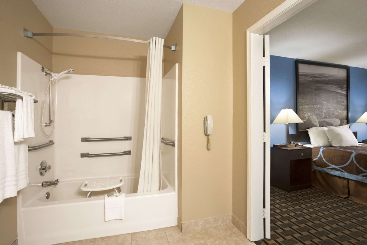 Super 8 by Wyndham Henryetta photo 3