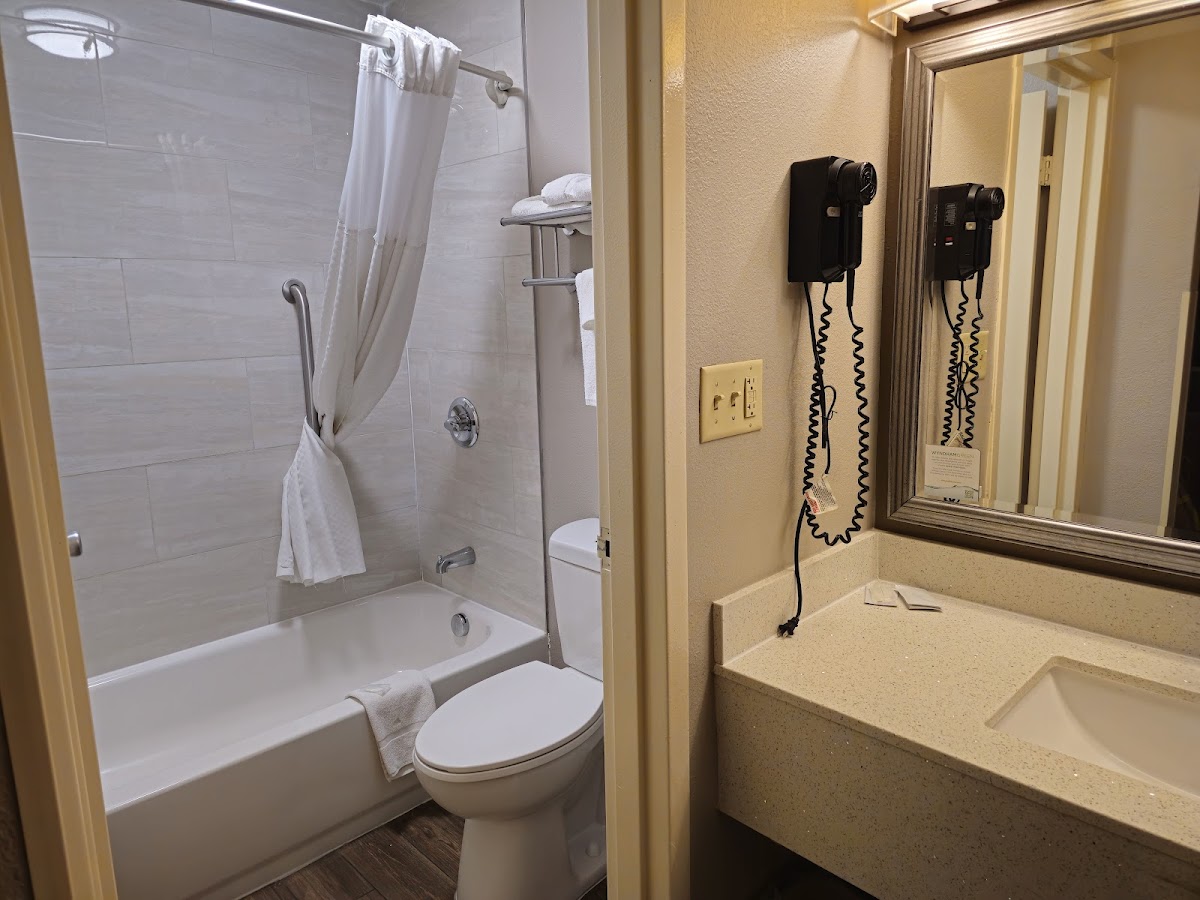 Super 8 by Wyndham Cookeville photo 3