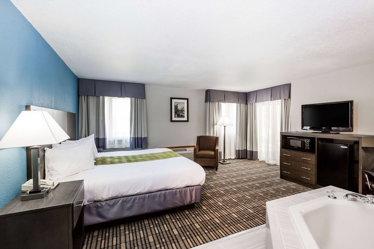 Baymont by Wyndham Pella photo 2