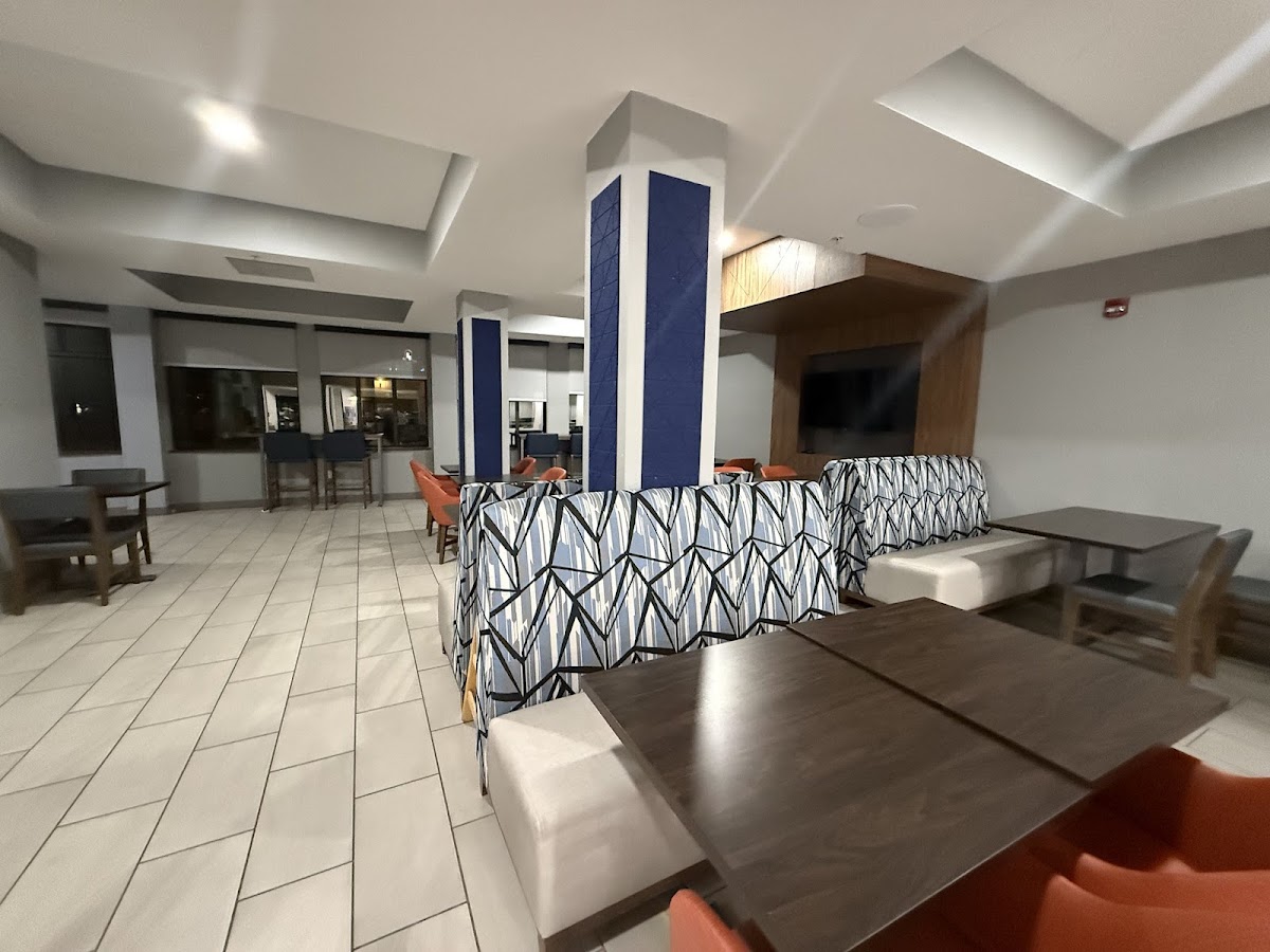 Holiday Inn Express & Suites Loveland by IHG photo 2
