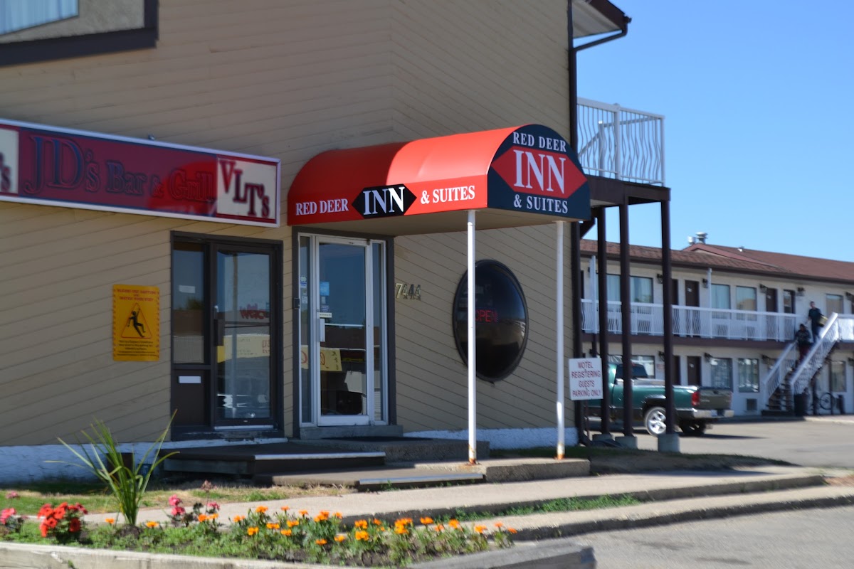 Red Deer Inn & Suites photo 3