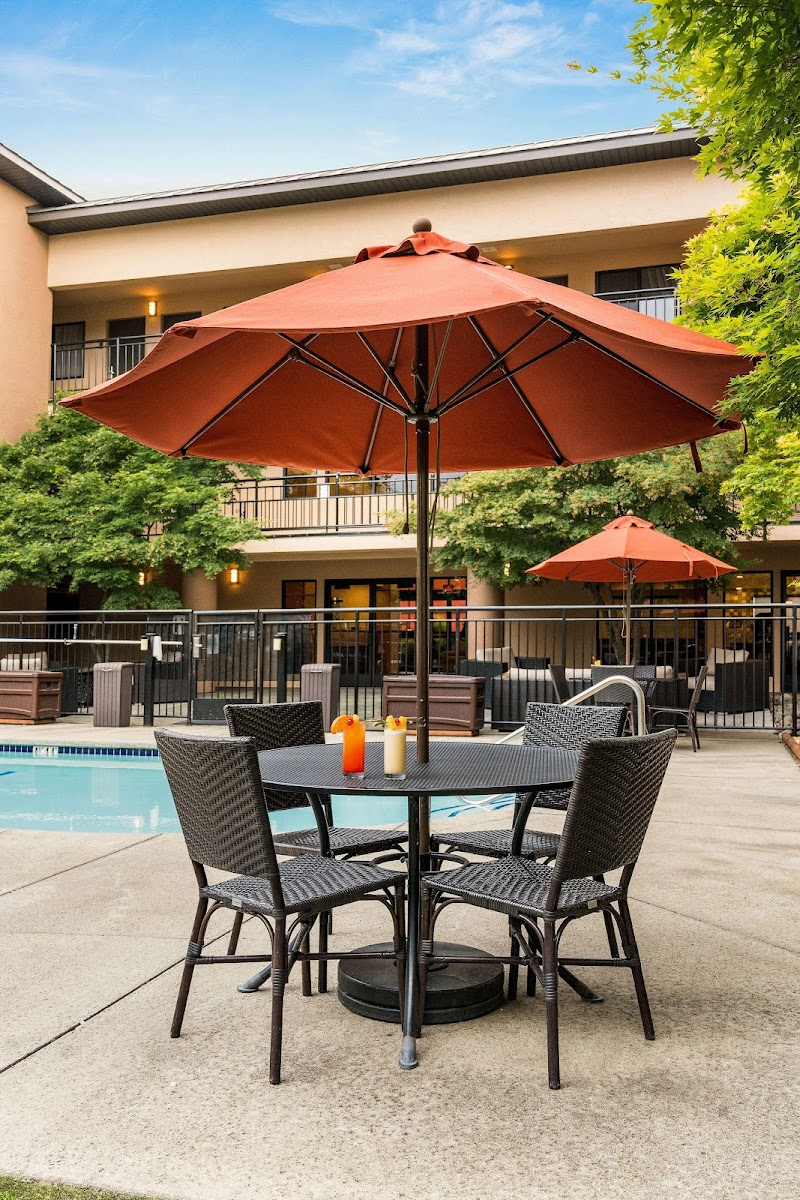 Oxford Suites Redding photo 3