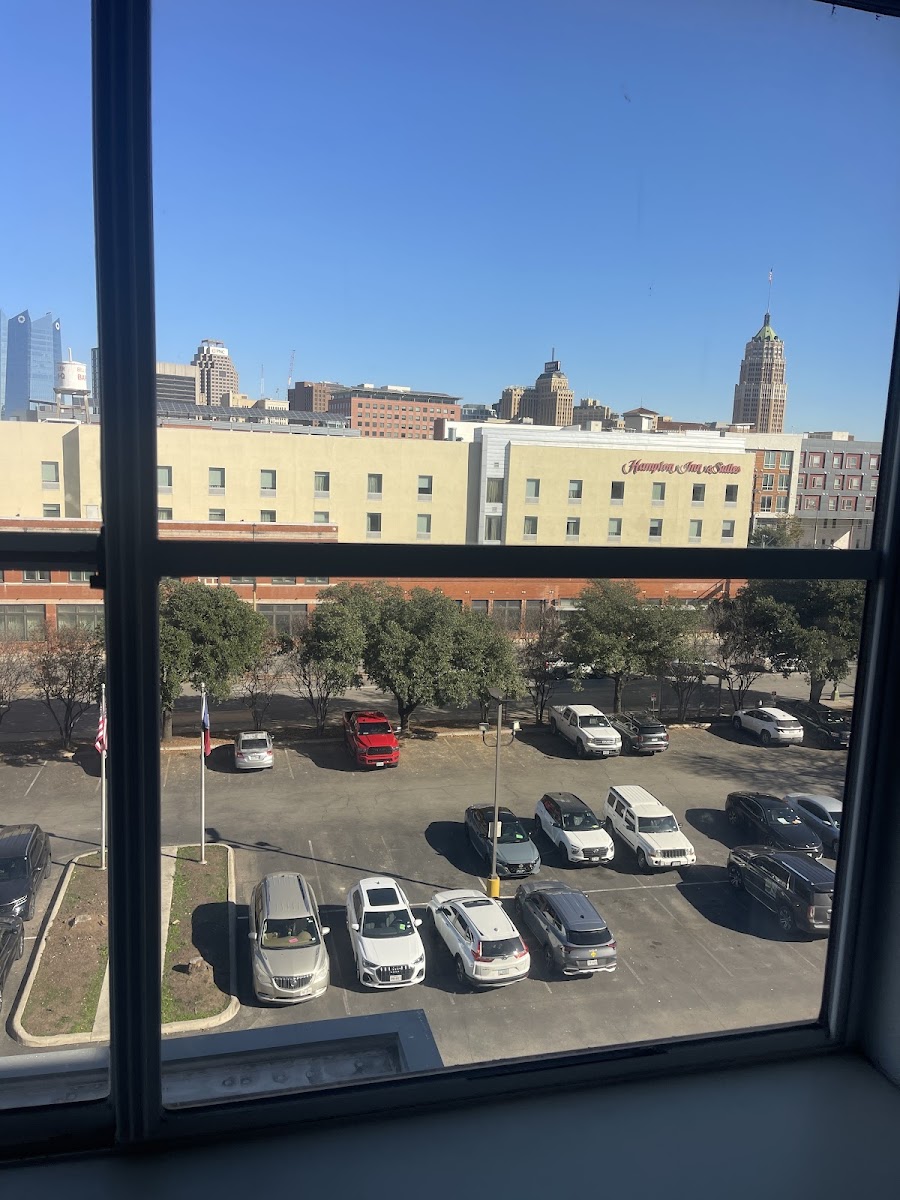 La Quinta Inn & Suites by Wyndham San Antonio Downtown photo 2