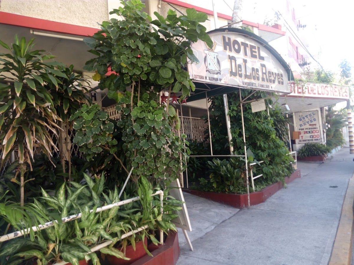 Hotel De Los Reyes
