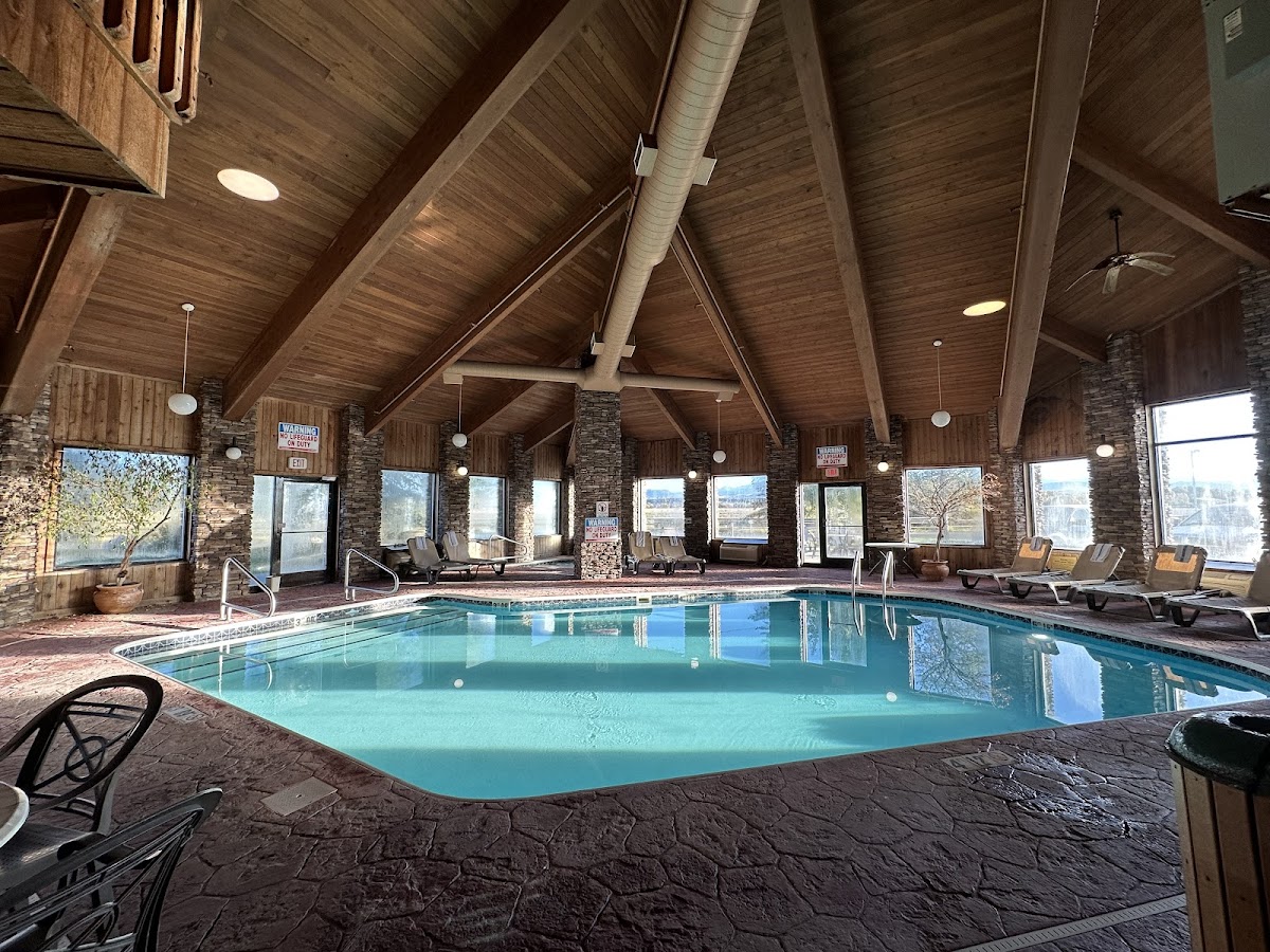 Pinedale Hotel & Suites photo 3