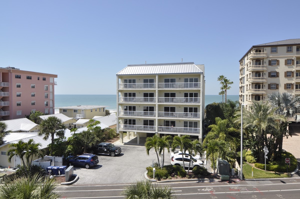Bay & Beach Club