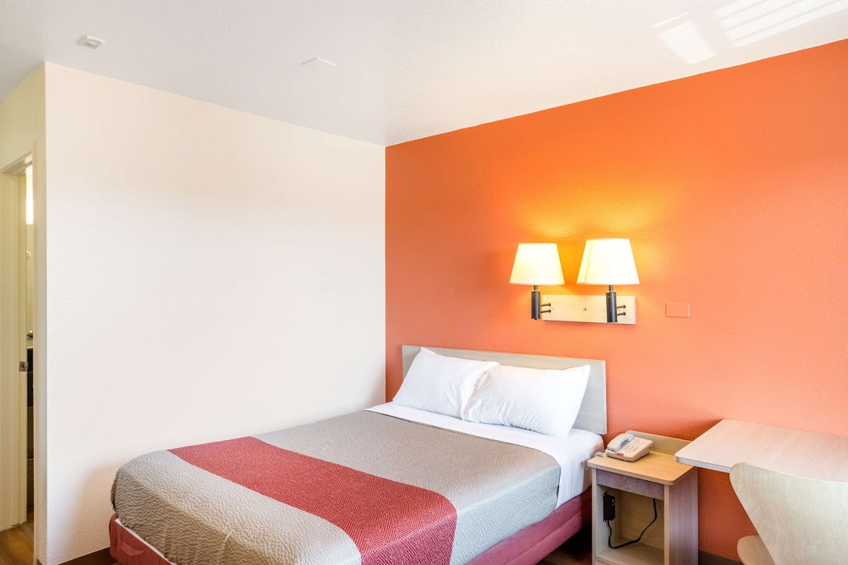 Motel 6 Redding, CA - Central photo 2