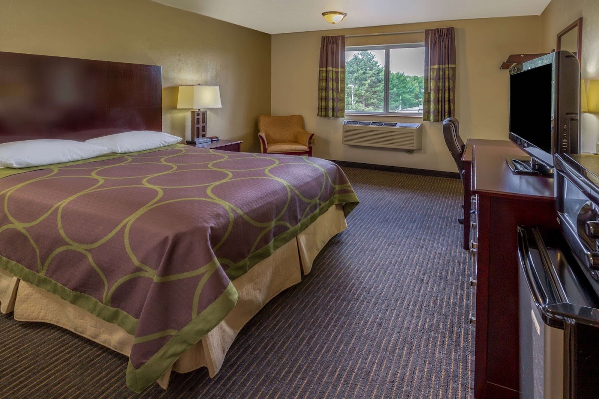 Super 8 by Wyndham Woodburn photo 2