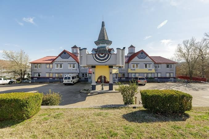 OYO Hotel Branson Victorian Palace