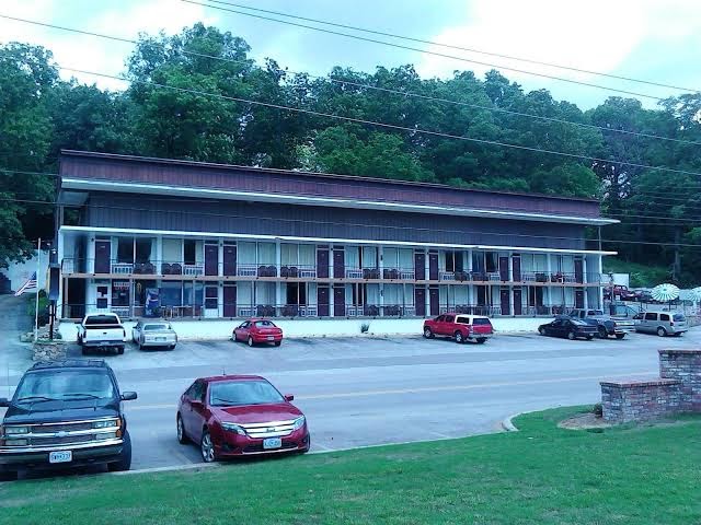 Taneycomo Motor Lodge photo 2