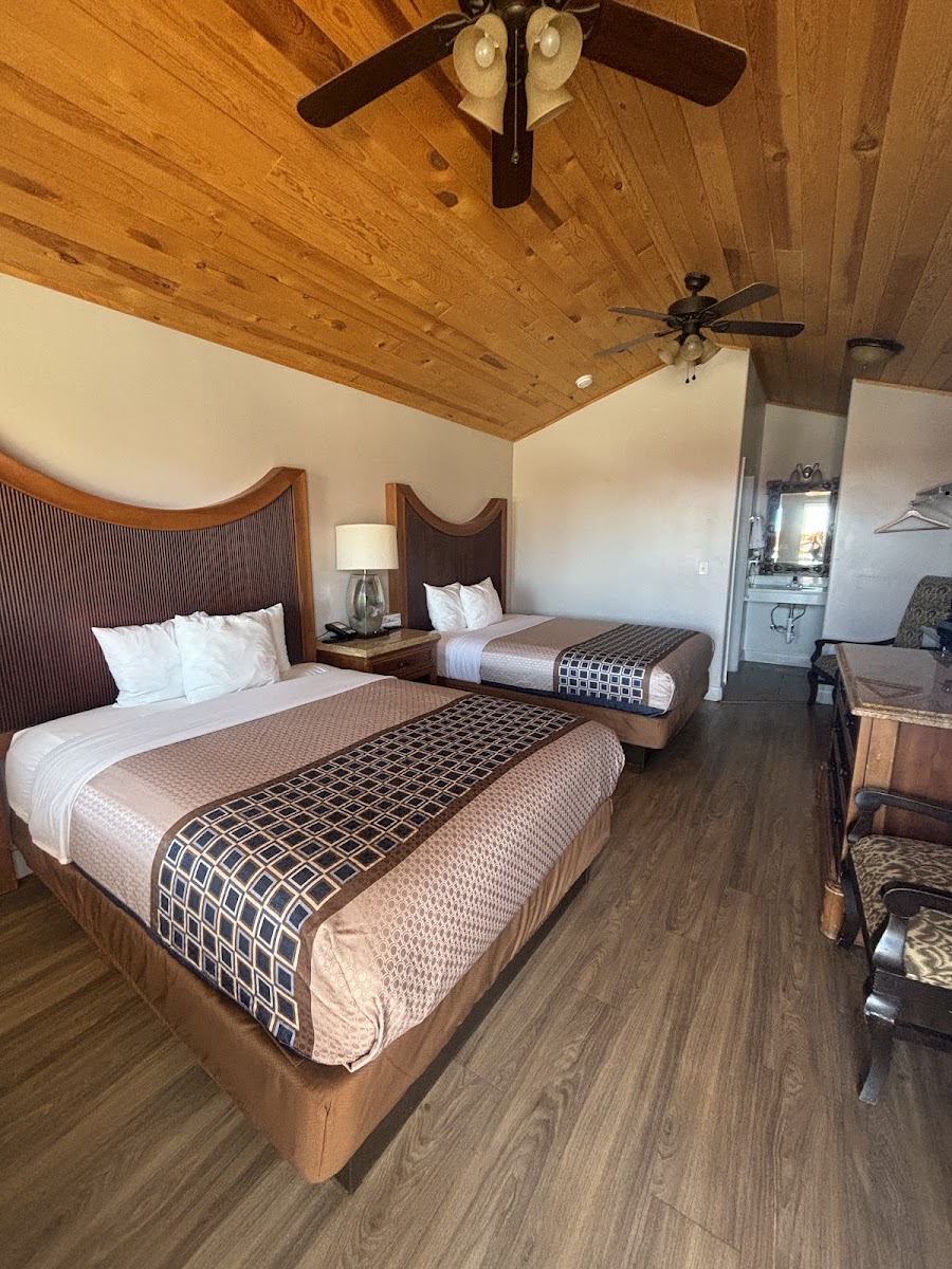 Red Canyon Cabins photo 2