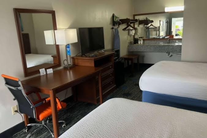 Days Inn by Wyndham Greenville photo 3