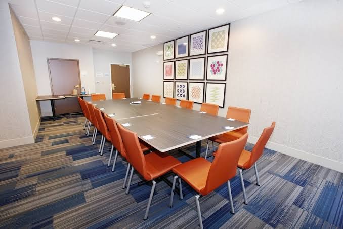 Holiday Inn Express & Suites Bethlehem Arpt-Allentown Area photo 2