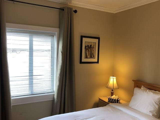 Cozy Bedrooms in Oakridge, Vancouver West photo 2