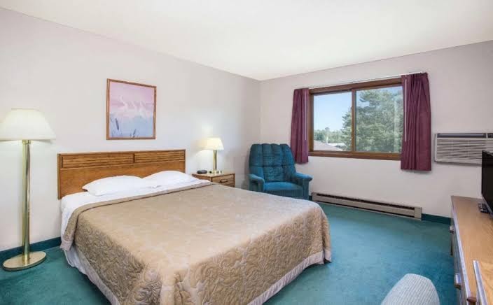 Wautoma Inn by OYO Near Airport WI 73 photo 2