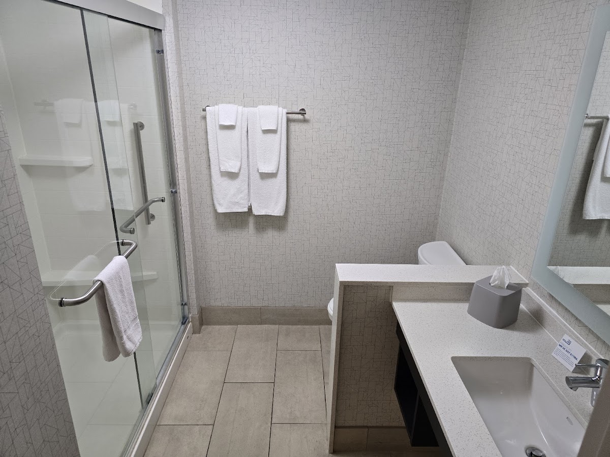 Holiday Inn Express & Suites San Jose Airport, an IHG Hotel photo 2