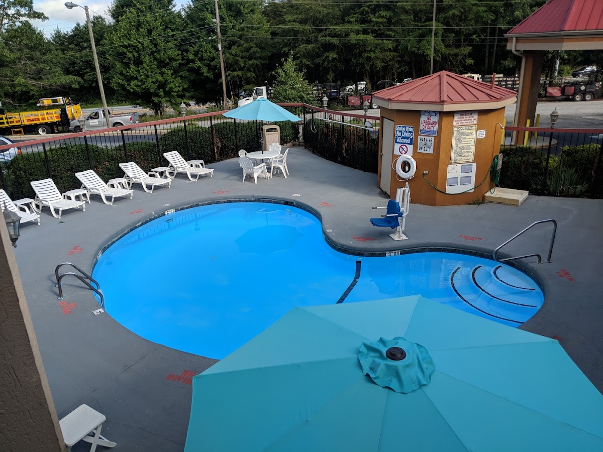 Econo Lodge Hendersonville photo 3