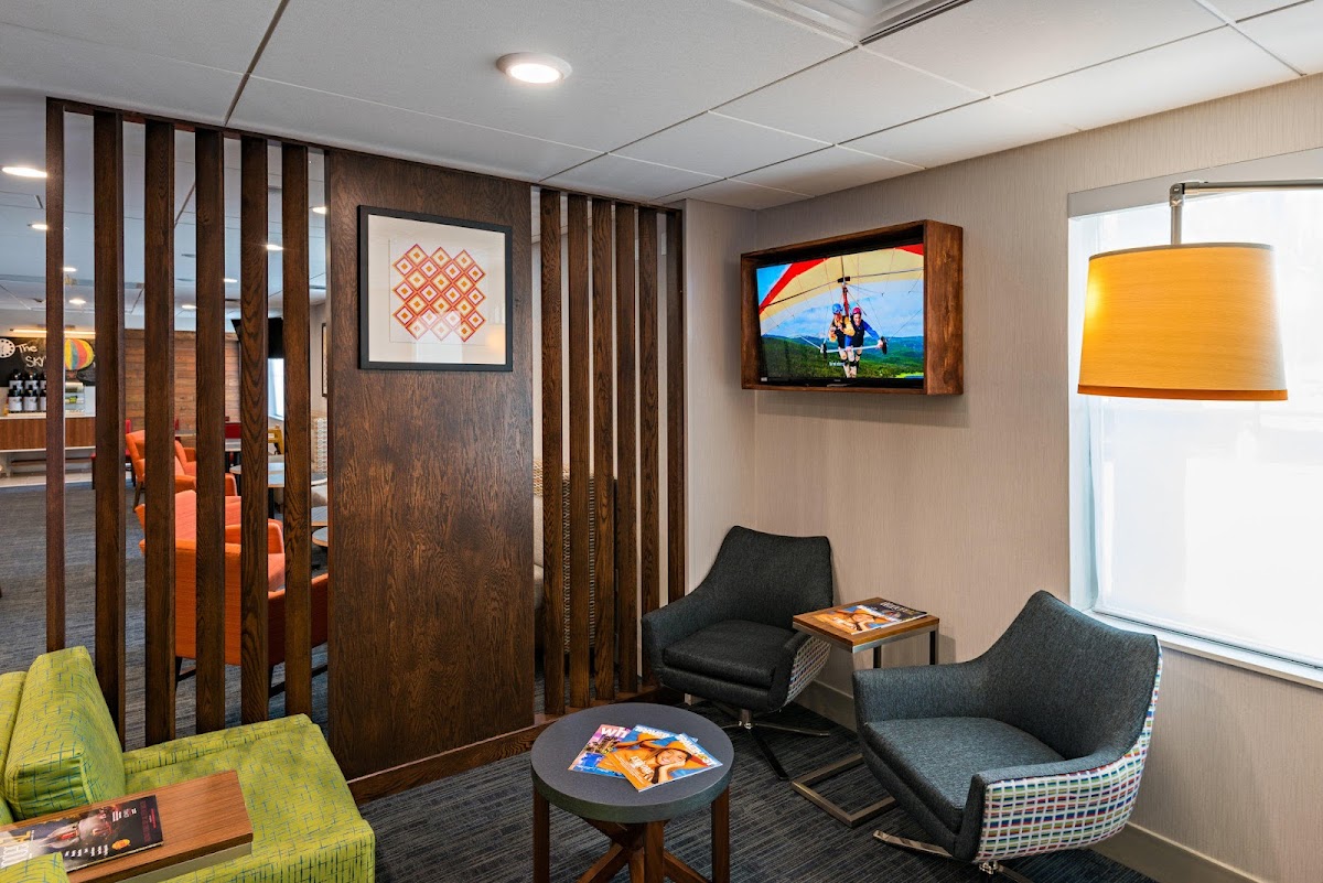 Holiday Inn Express Peoria North - Glendale by IHG photo 3