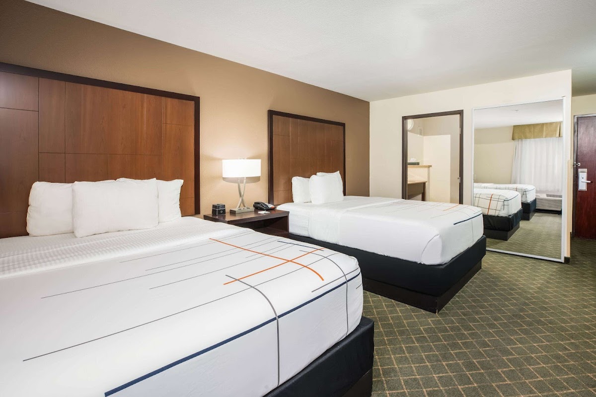 La Quinta Inn & Suites by Wyndham Portland Airport photo 2