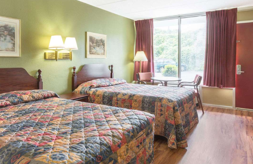 Super 8 by Wyndham Kingsport /I-81 photo 2