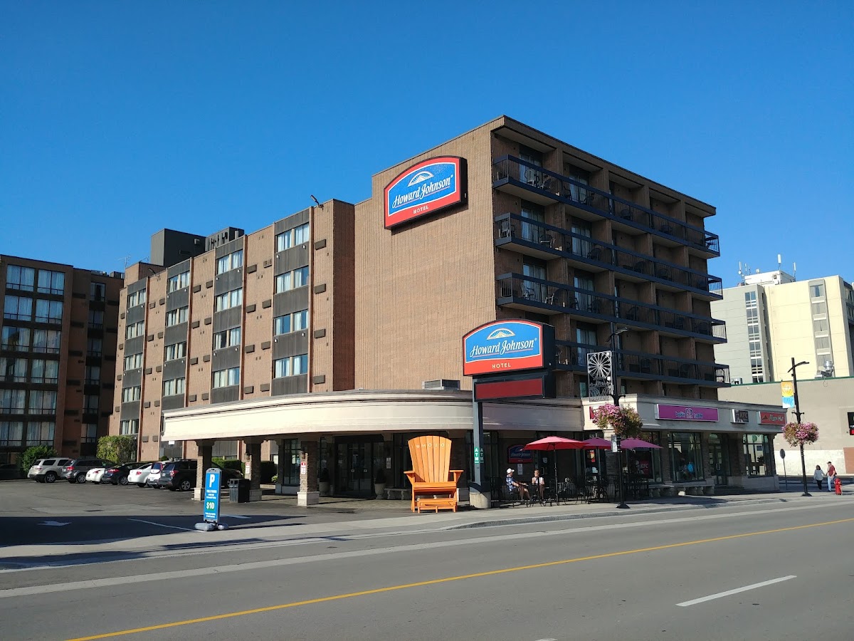 Howard Johnson Plaza by Wyndham by the Falls / Niagara Falls photo 3