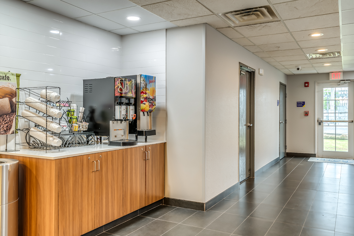 Microtel Inn & Suites by Wyndham Montgomery photo 2