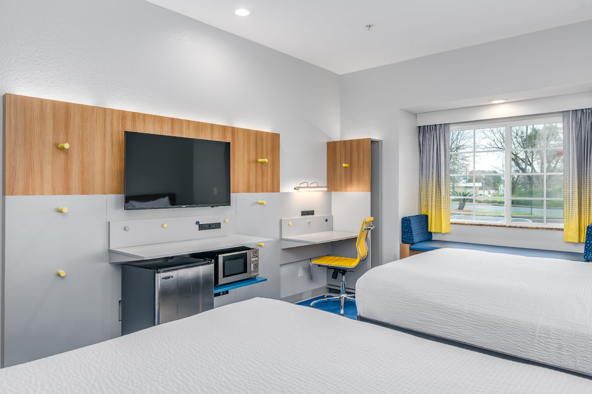 Microtel Inn & Suites by Wyndham Montgomery photo 3