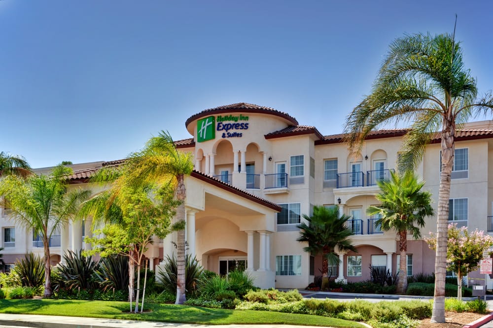 Holiday Inn Express & Suites Corona, an IHG Hotel