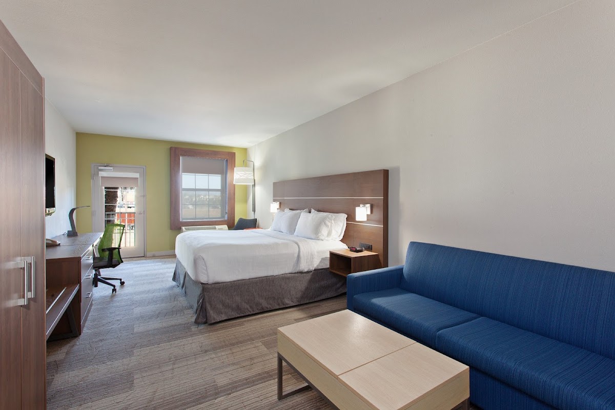 Holiday Inn Express & Suites Corona, an IHG Hotel photo 2