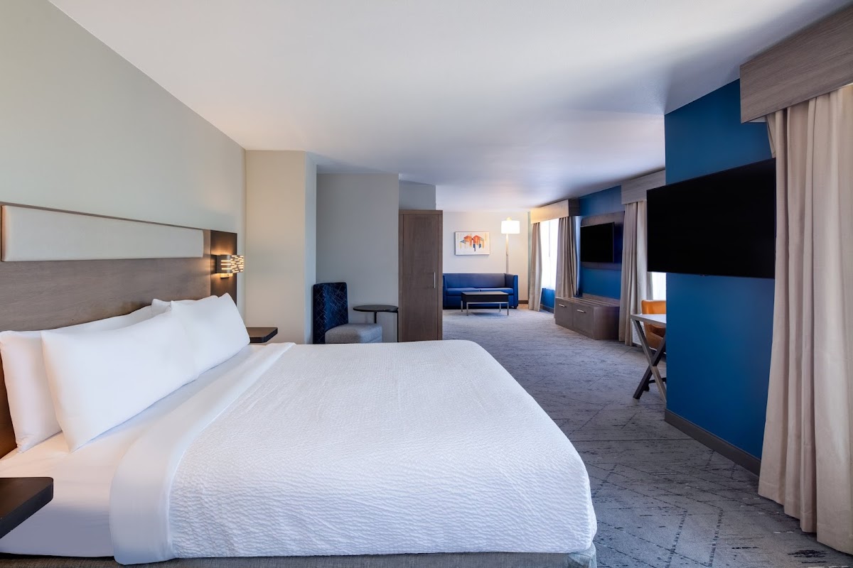 Holiday Inn Express & Suites Turlock-Hwy 99 by IHG photo 2